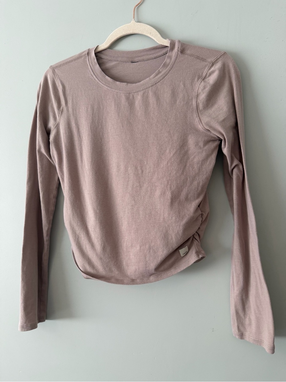 Vuori Long Sleeve Crew Top in Mauve Pink